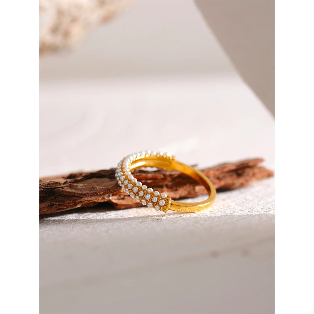 Women's Style Ring with Pearls