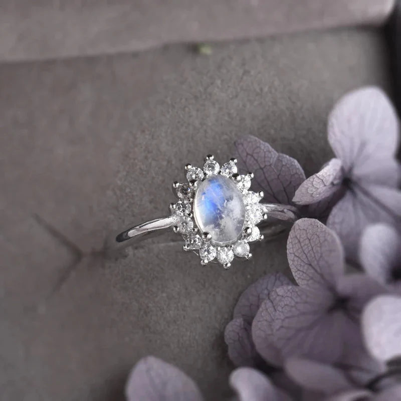 Bague Anneau Ovale Pierre de Lune et Zircon