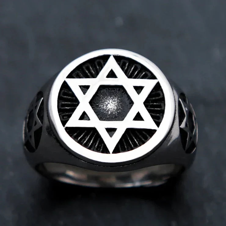 Bague avec étoiles de David gravées symbolique juive