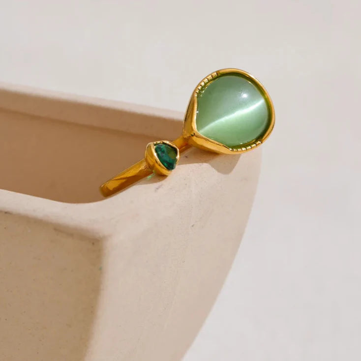 Bague avec Goutte d'Eau en Pierre Naturelle et Zircon