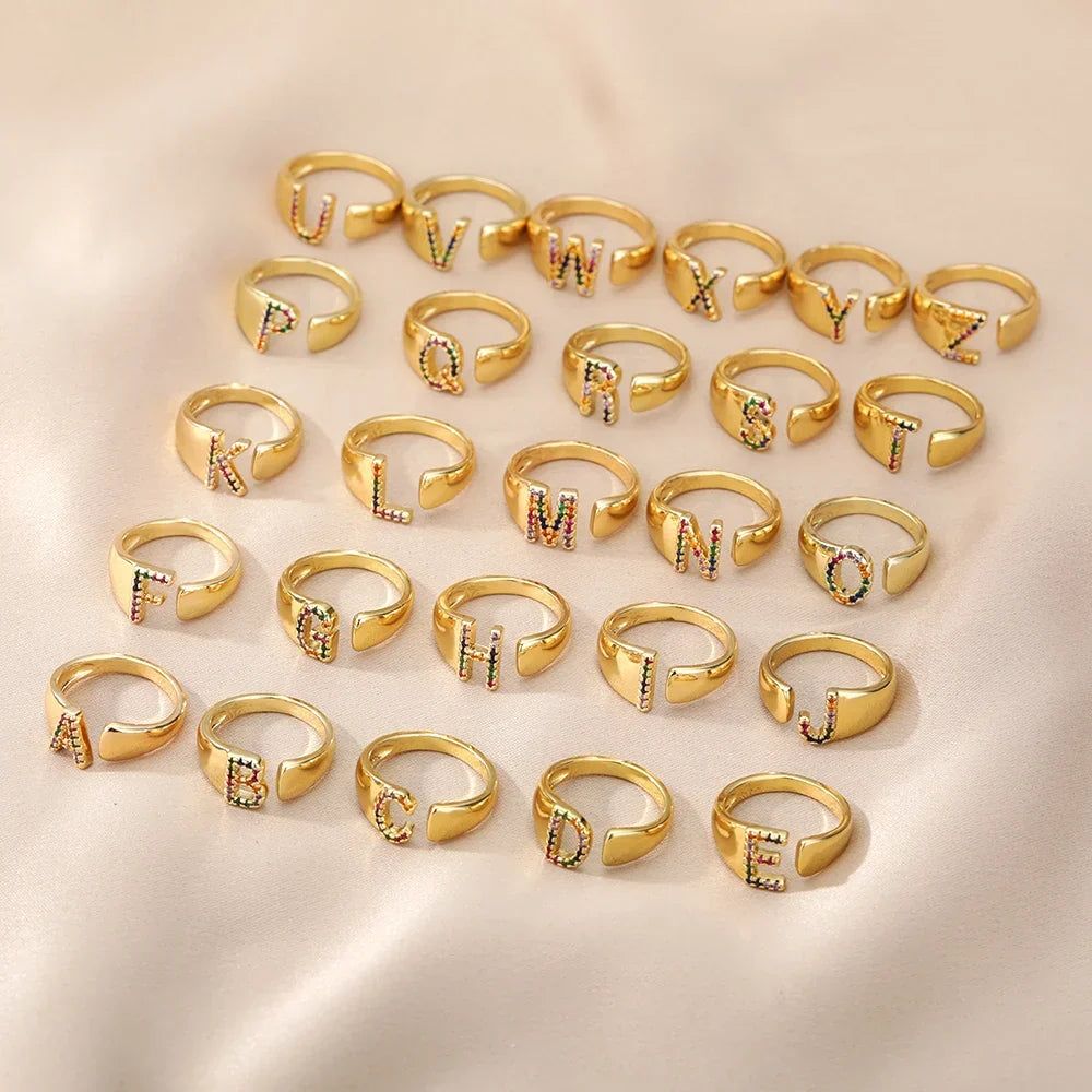 Bague large personnalisée avec initiale arc-en-ciel