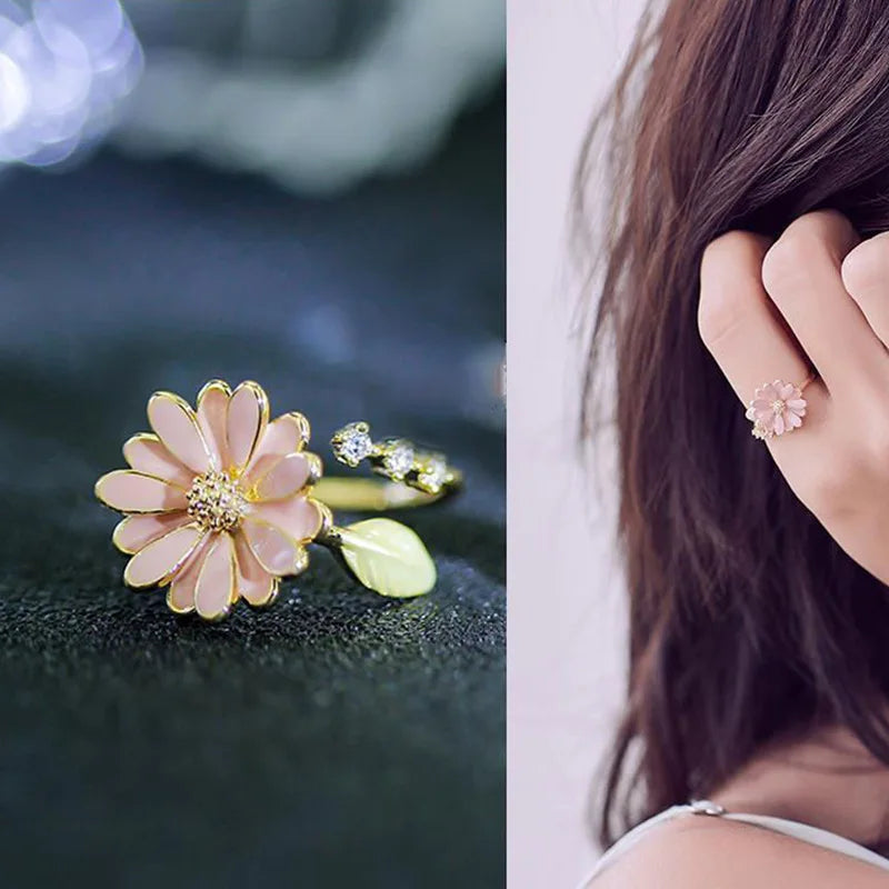 Ring with Pretty Daisy Flower