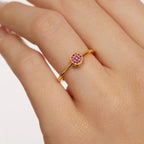 Bague avec petites pierres de naissance rondes pour femme juillet