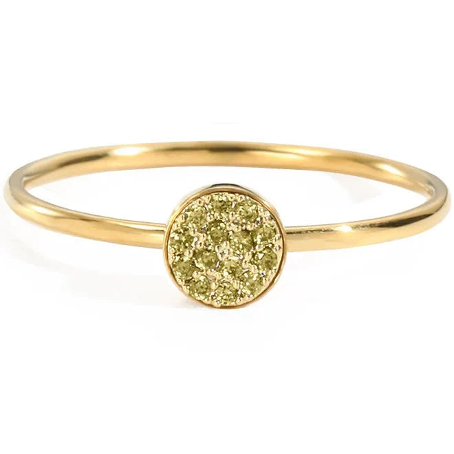 Bague avec petites pierres de naissance rondes pour femme août