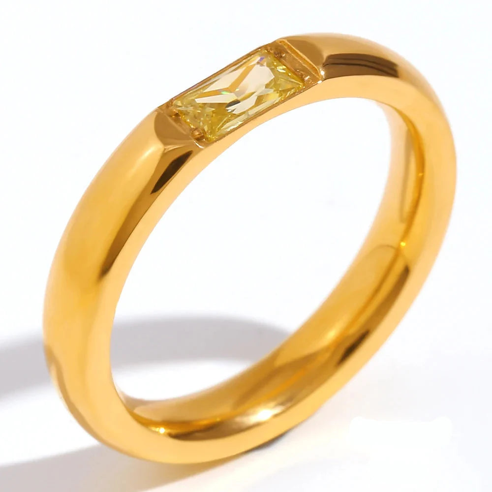 Bague avec pierre de naissance sertie pour femme août