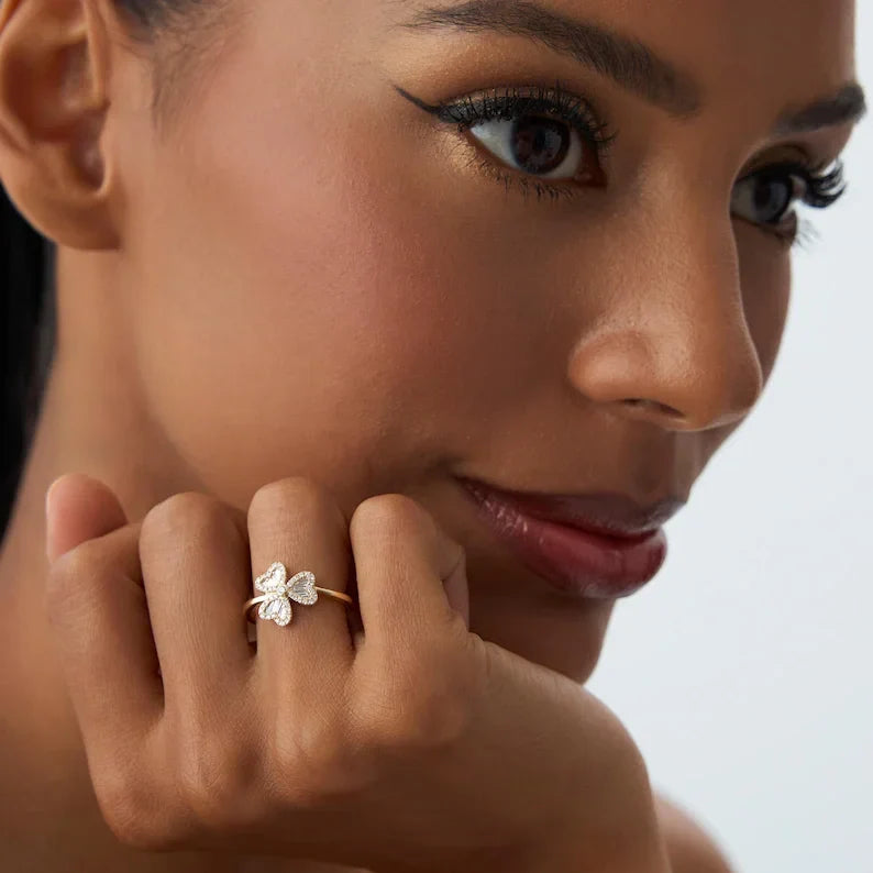 Ring with 3-Leaf Clover in Zircon