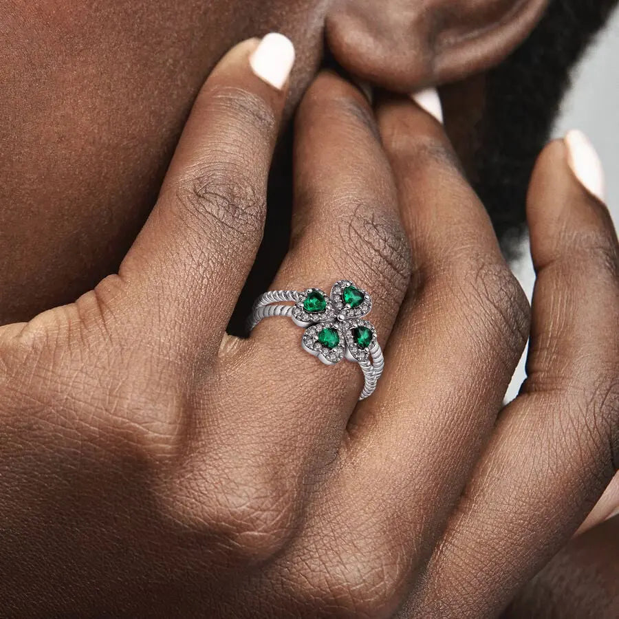 Ring with 4-Leaf Clover in Green Zircon
