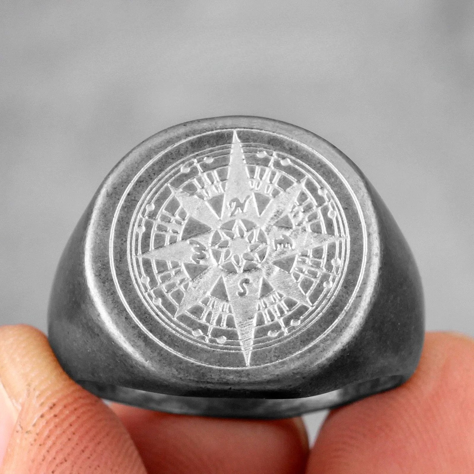 Compass Ring Signet Gray Wind Rose