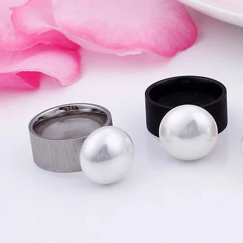 Retro Style Ring with Black White Pearl