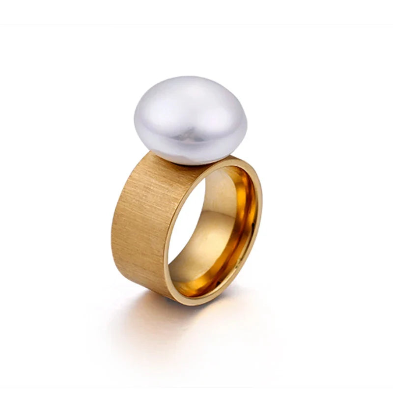 Retro Style Ring with Gold White Pearl