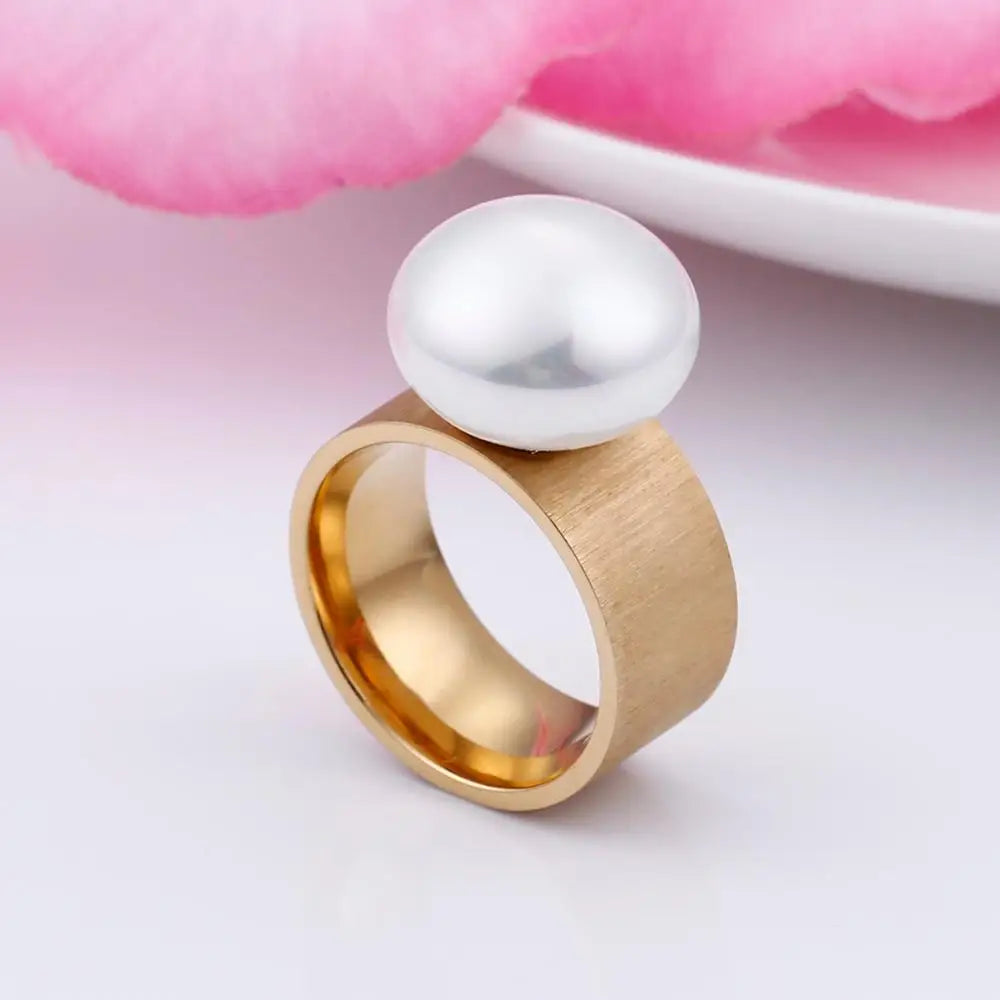Retro Style Ring with Gold White Pearl