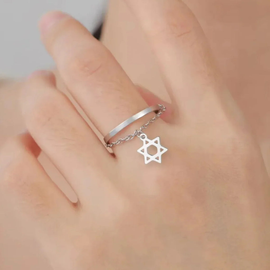 Bague design avec l'étoile de David symbole juif argent