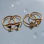Bague dorée avec pierre de naissance triangulaire novembre