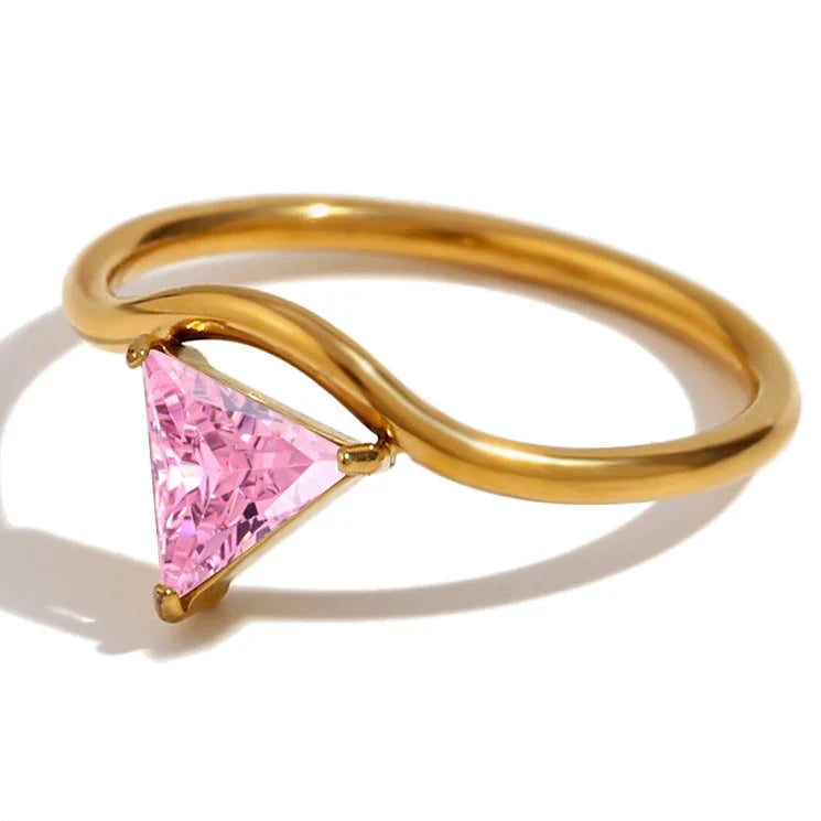 Bague dorée avec pierre de naissance triangulaire octobre