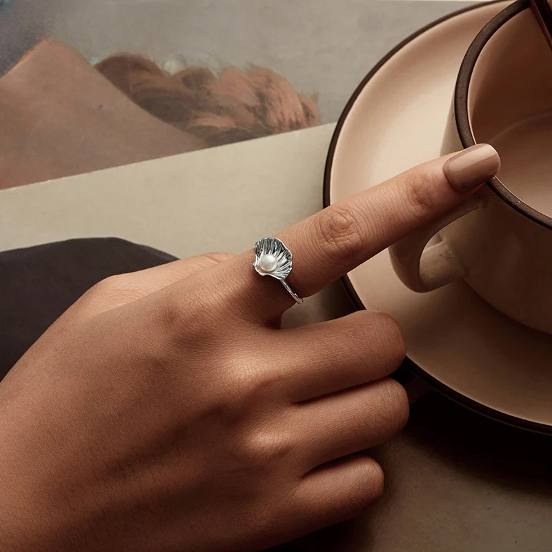 Elegant Shell Scallop Ring