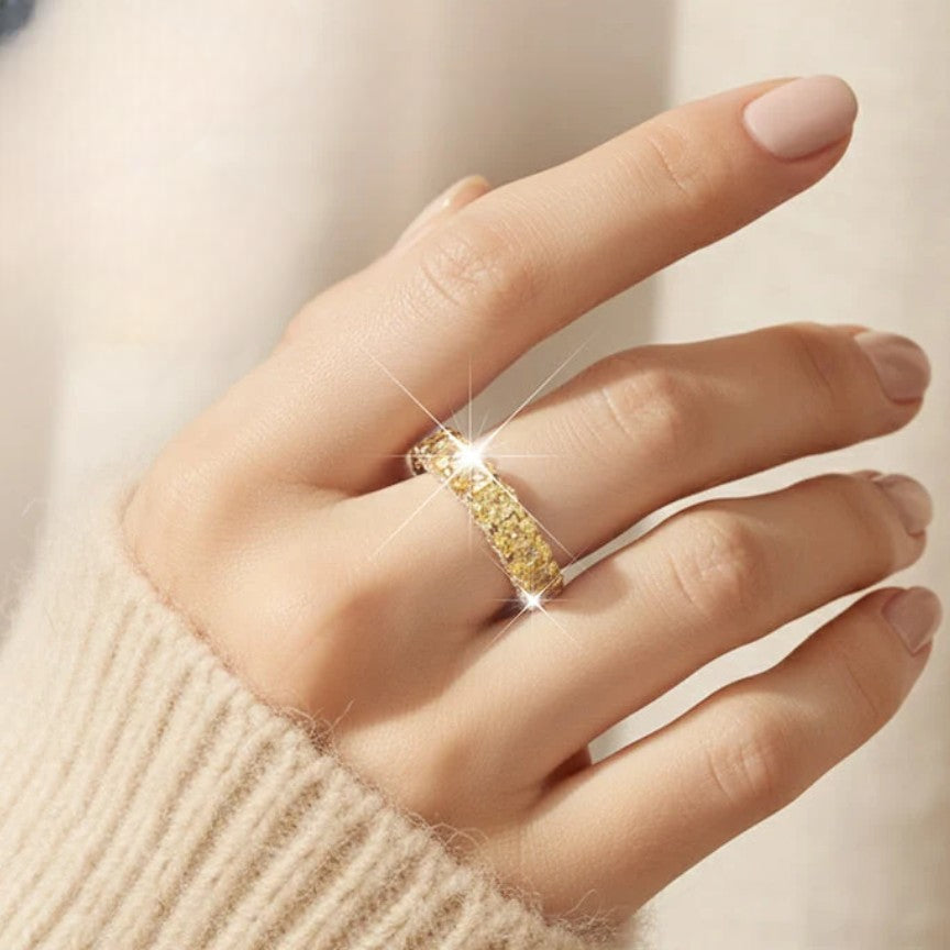 Full-circle sparkling zircon ring 
