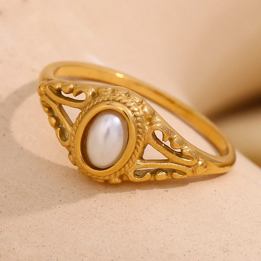 Vintage Style Women's Ring with Pearl