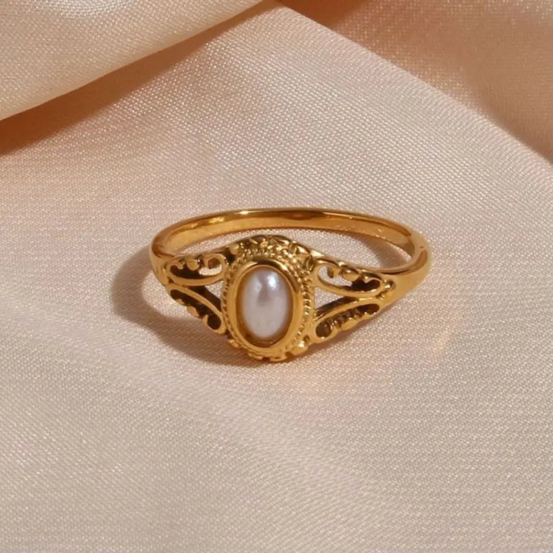 Vintage Style Women's Ring with Pearl