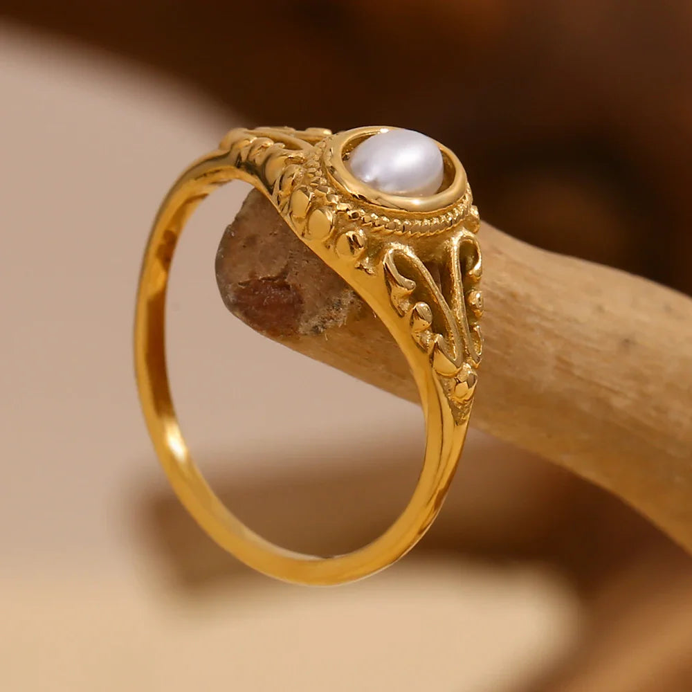 Vintage Style Women's Ring with Pearl