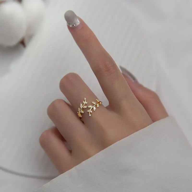 Laurel Leaf Ring in Gold Zircon
