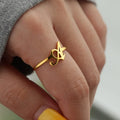 Bague fine personnalisée avec initiale a