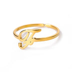 Bague fine personnalisée avec initiale f
