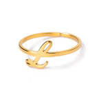 Bague fine personnalisée avec initiale l