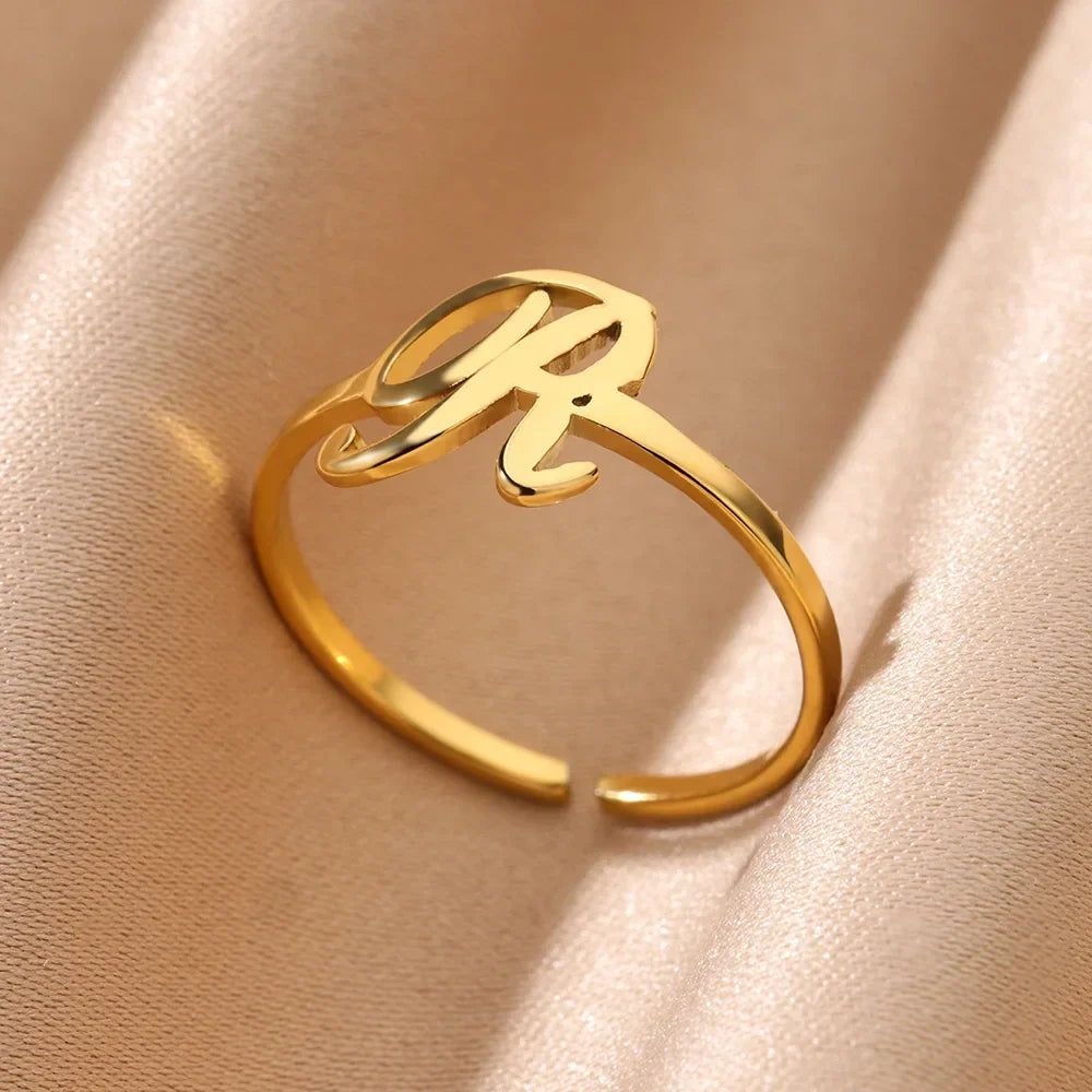 Bague fine personnalisée avec initiale