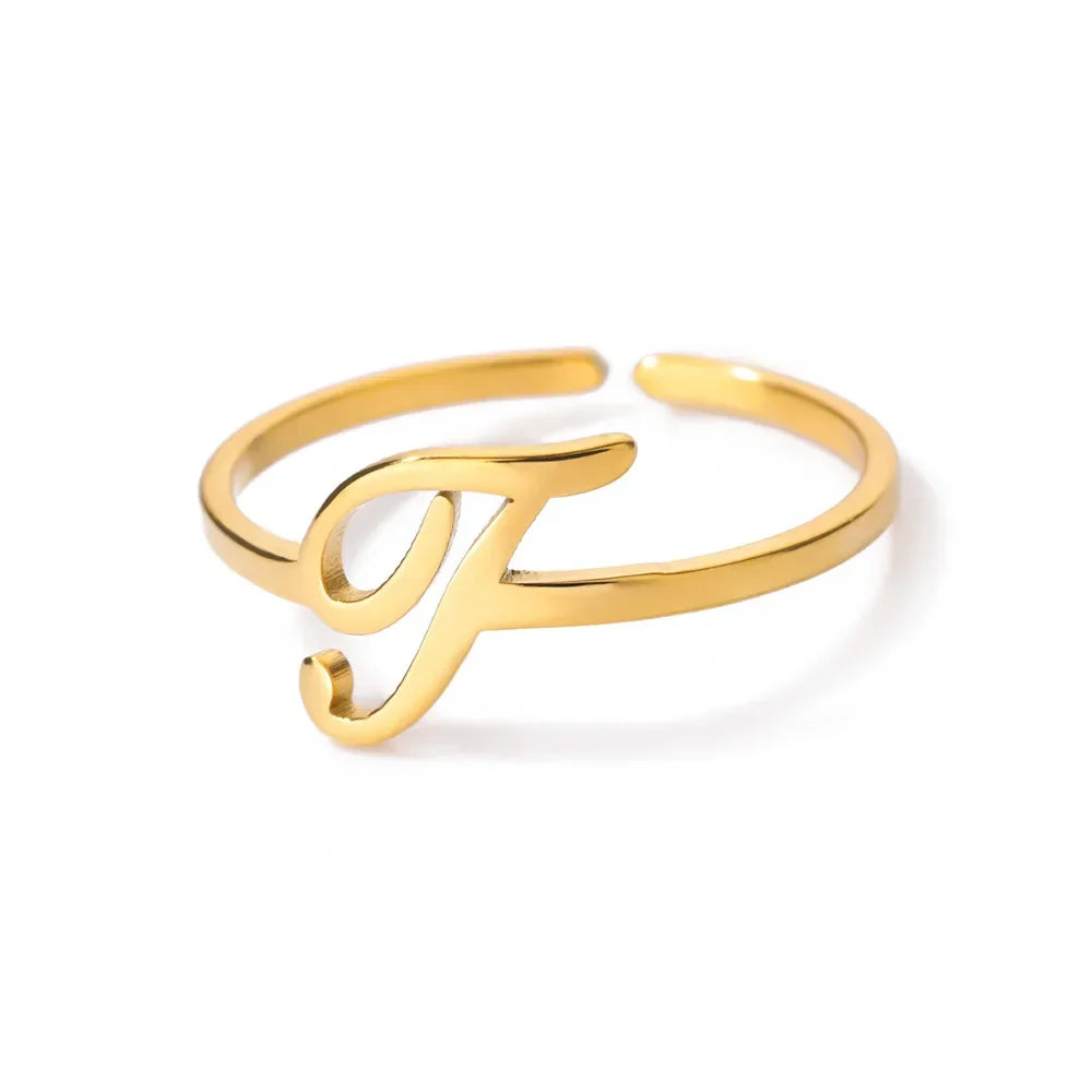 Bague fine personnalisée avec initiale j