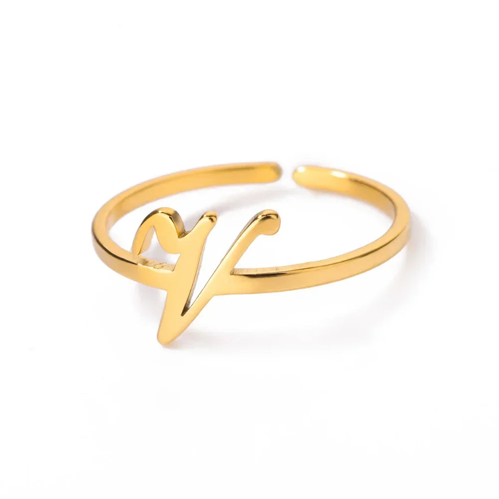 Bague fine personnalisée avec initiale v