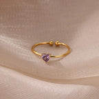 Bague fine dorée avec pierre de naissance en forme de coeur