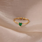 Bague fine dorée avec pierre de naissance en forme de coeur