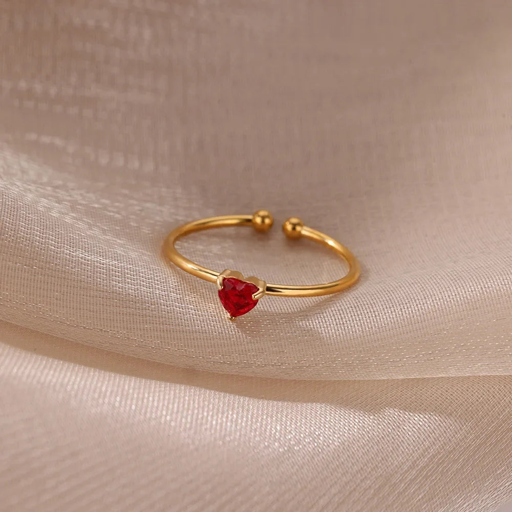 Bague fine dorée avec pierre de naissance en forme de coeur