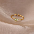 Bague fine dorée avec pierre de naissance en forme de coeur