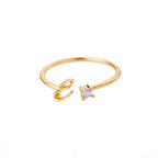 Bague fine pour femme personnalisée avec initiale e