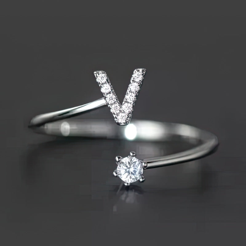 Bague initiale femme - lettre v