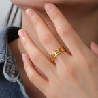 Bague large avec gravure en hébreu juif or