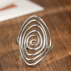 Bague large en forme de spirale texturée argent