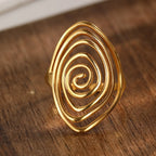 Bague large en forme de spirale texturée or