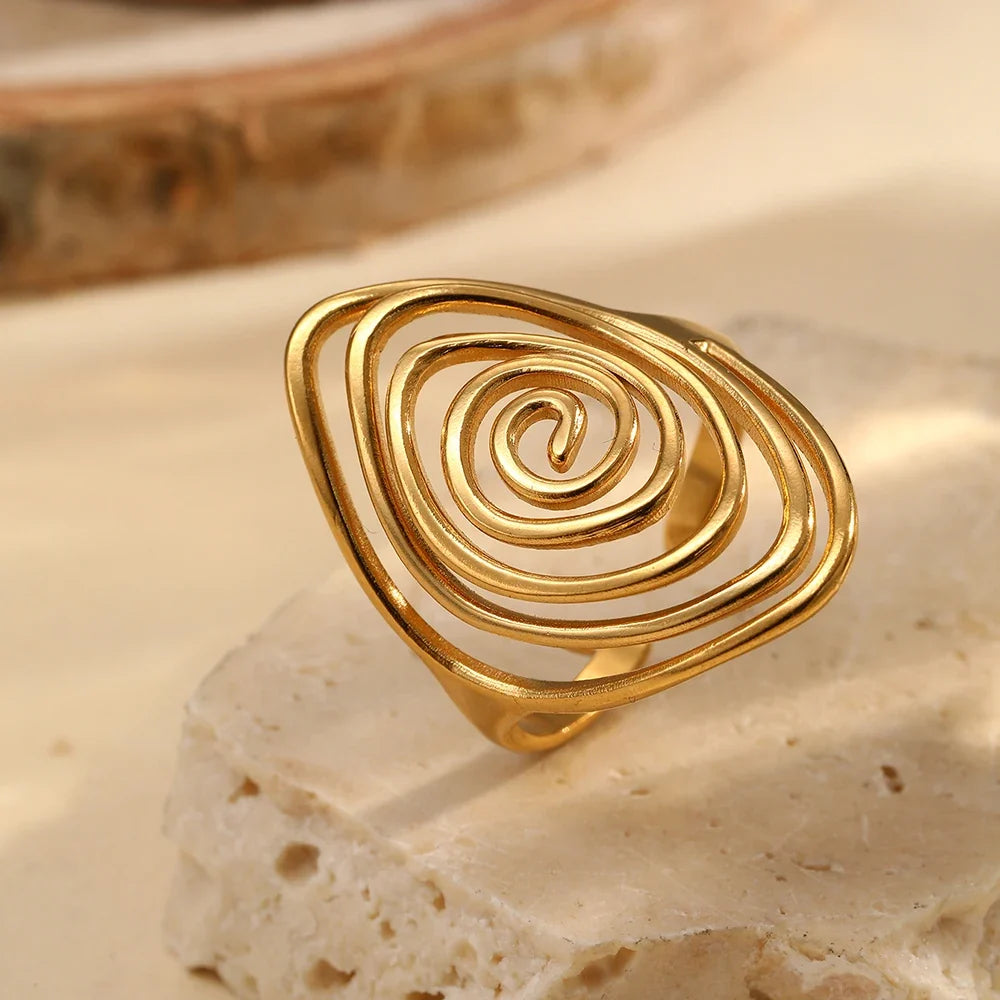 Bague large en forme de spirale texturée or