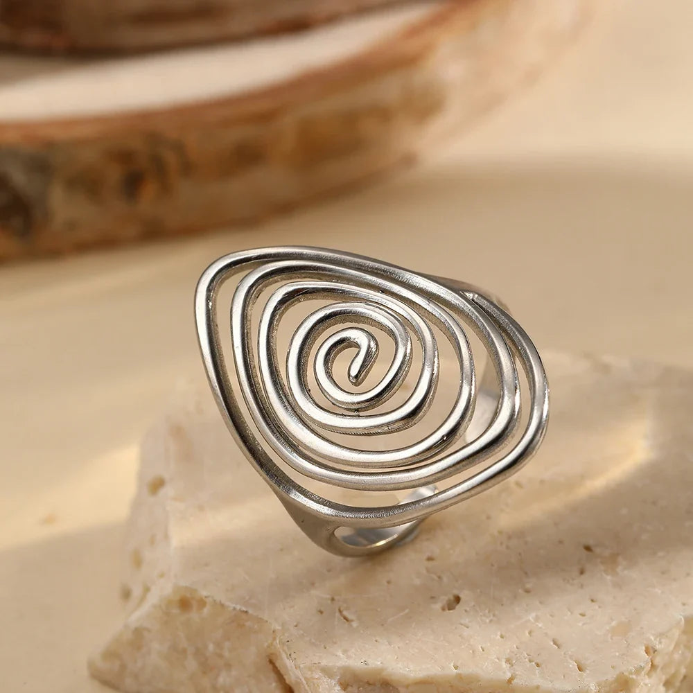 Bague large en forme de spirale texturée argent