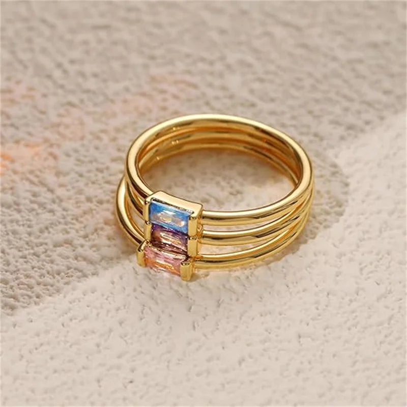 Bague minimaliste avec pierre de naissance rectangulaire pour femme