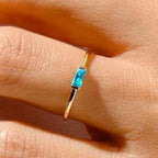 Bague minimaliste avec pierre de naissance rectangulaire pour femme décembre