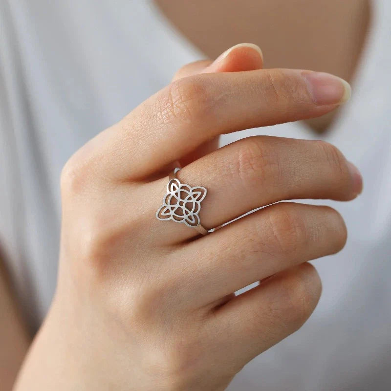 Witch's Knot Ring Silver