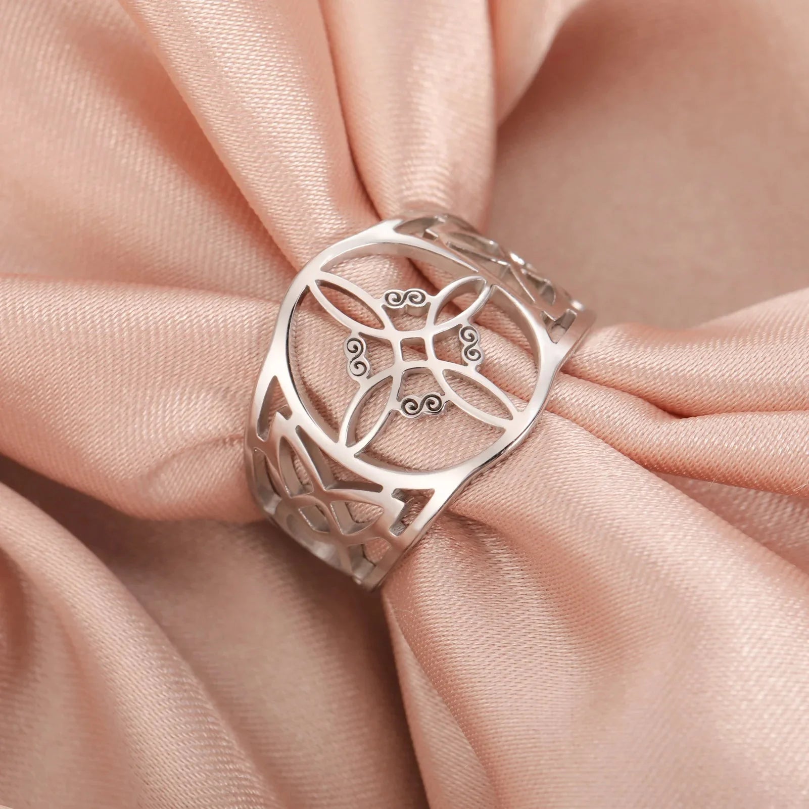 Witch's Knot Ring Woman Protection Wiccan Silver Ring