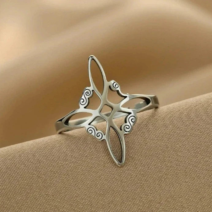 Fine Witch's Knot Ring Silver