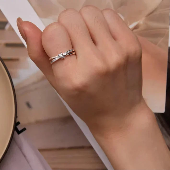 Bague noeud et strass argent