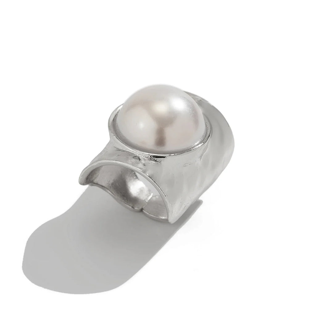 Retro Women's Ring with Silver Pearl
