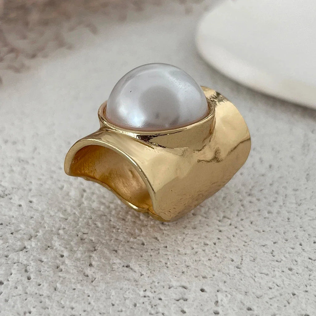 Retro Women's Ring with Gold Pearl
