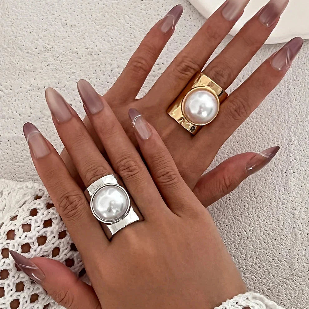 Retro Women's Ring with Silver Pearl